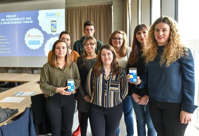 Les étudiantes et leurs partenaires présentent leur appli Tanlib