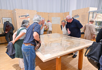 250 ans de la médiathèque de Niort exposition et dévoilage d'une plaque commémorative.