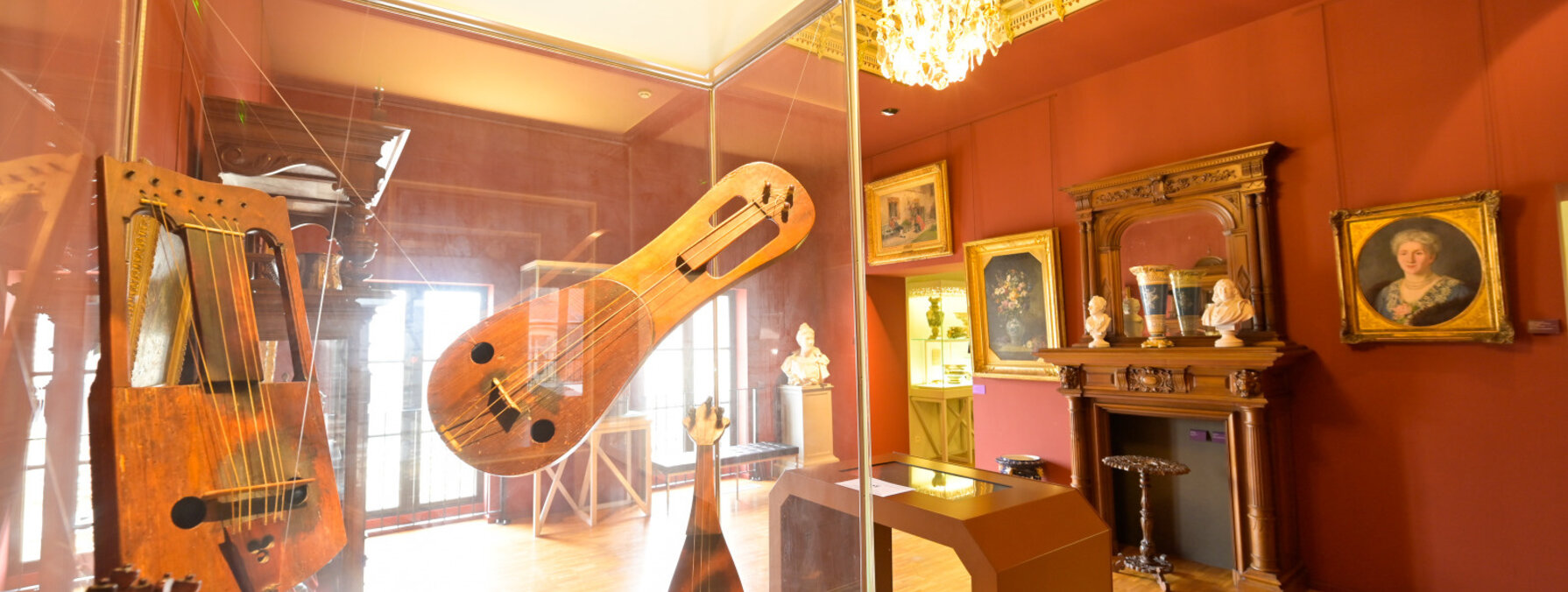 Salle Auguste-Tolbecque du musée Bernard d'Agesci