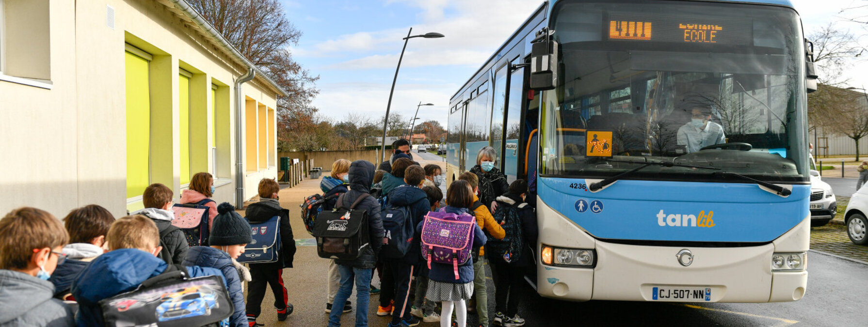 Bus scolaire à Echiré