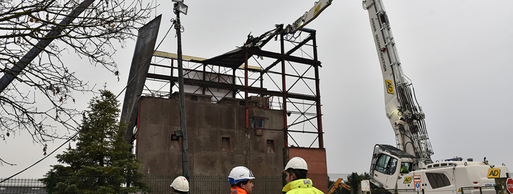 Démantèlement de l'unité d'incinération d'ordures ménagères de Niort Souché - Avancement des opérations au 7 décembre 2017 ©Bruno Derbord