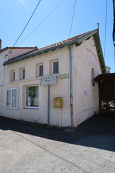 Bains douches municipaux, puis café, actuellement commerce IA79009596