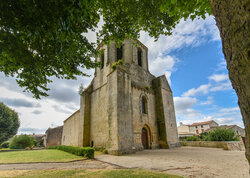 Patrimoine religieux Eglise Saint-Médard-de-Germond 46.455468