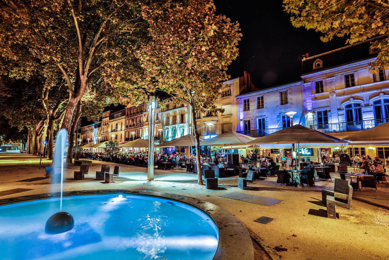 Terrasses de cafés sur l'esplanade de la République à Niort ©Romuald-Goudeau Terrasses de cafés sur l'esplanade de la République à Niort
