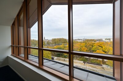 Vue de la place de la Brèche depuis Nior Tech