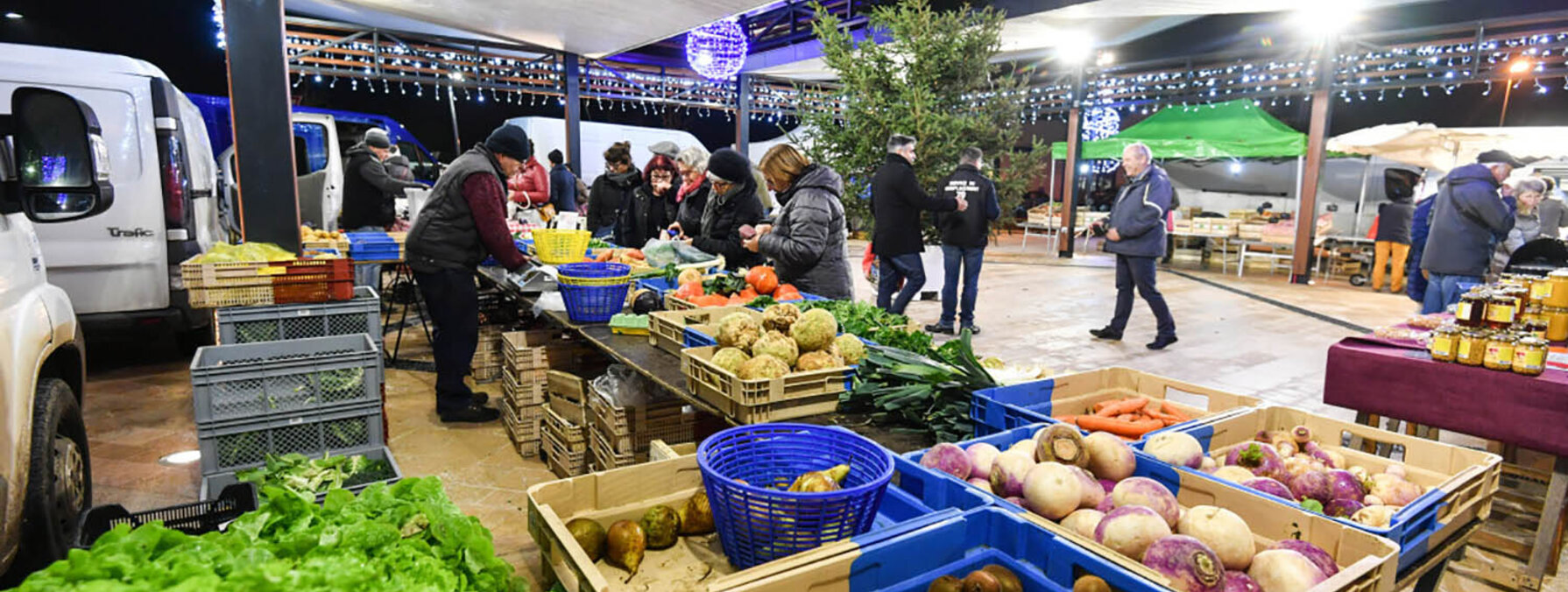 Soirée marché aux Halles d'Échiré marché tous les quinze jours